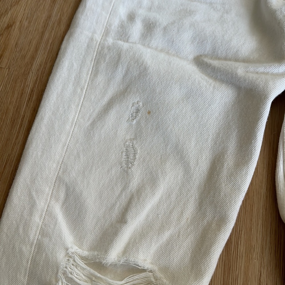 Levi’s White Wedgie Distressed Jeans - Picture 7 of 8